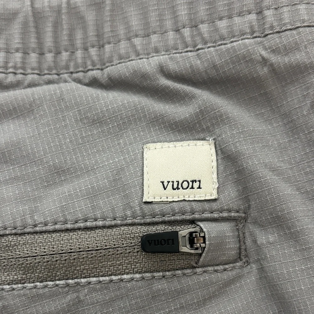 Vuori Women's ripstop pants in Gray - Picture 3 of 4
